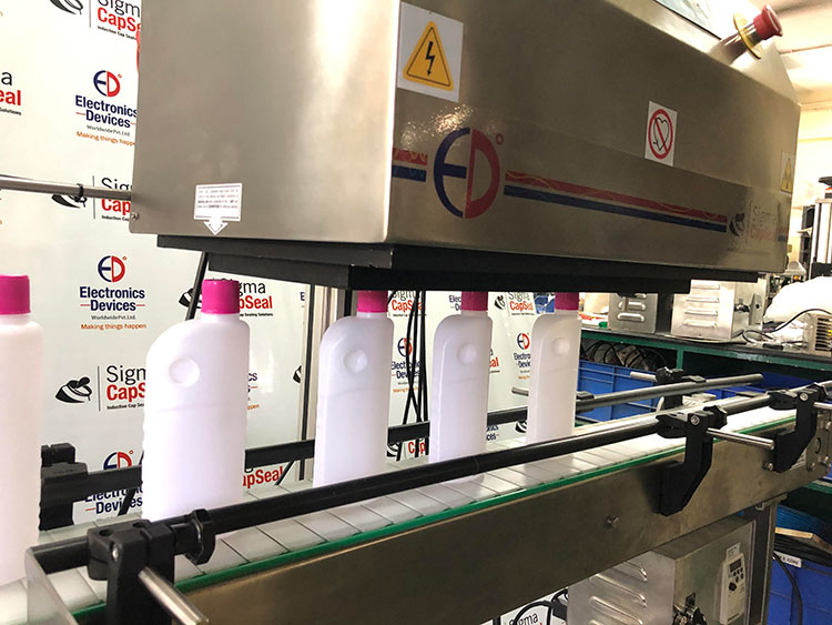 Induction sealing machine